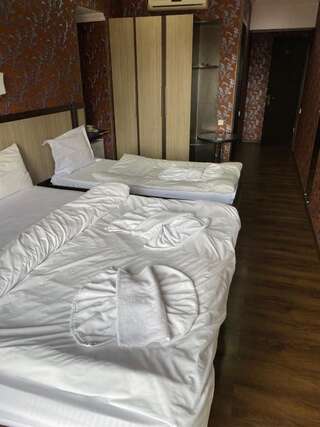 Отель 7 Baits Hotel Тбилиси Трехместный номер с балконом-3