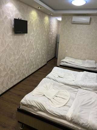 Отель 7 Baits Hotel Тбилиси Стандартный трехместный номер-1