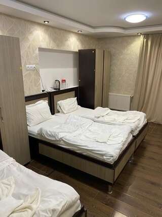 Отель 7 Baits Hotel Тбилиси Стандартный трехместный номер-2